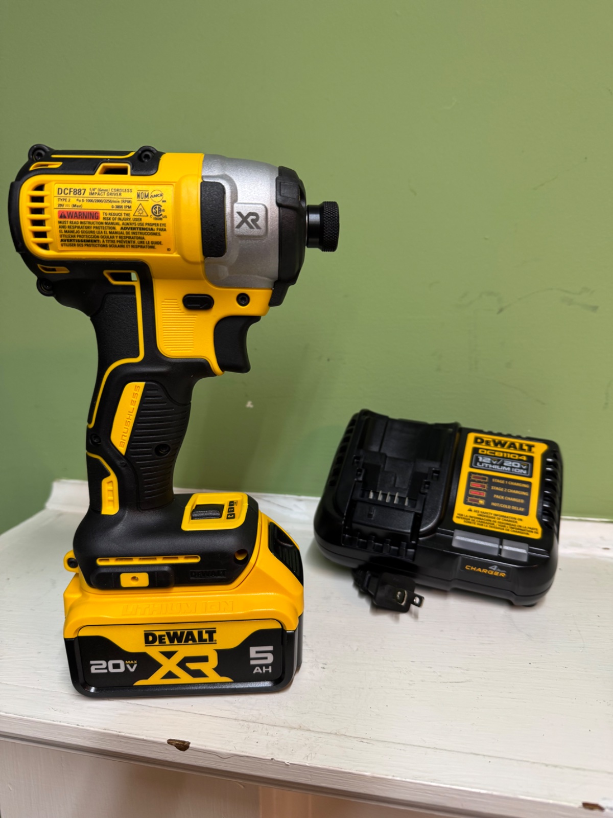 Impact driver whit battery 5.0 and charger 